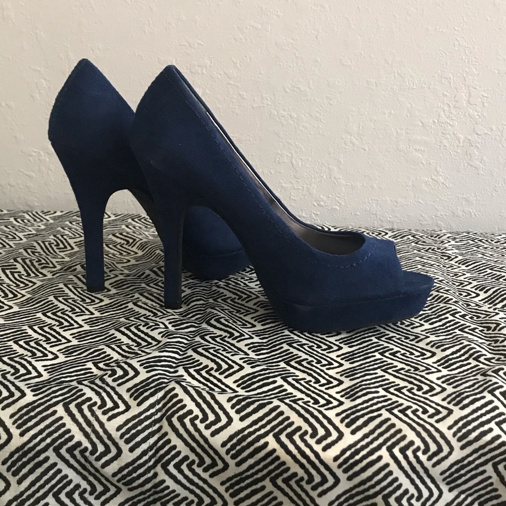 Candie’s cobalt blue suede platform heels sz 7